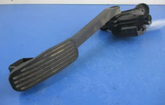 Volvo S80 Accelerator throttle pedal 3524405