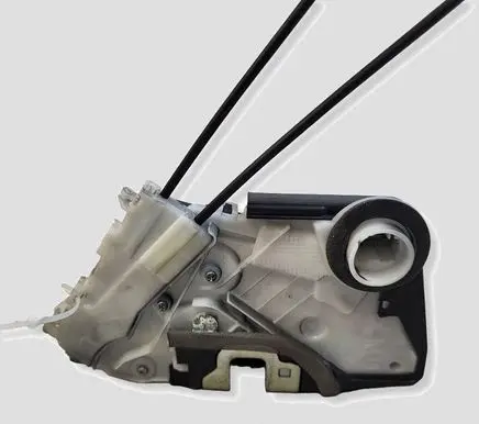 Toyota Yaris Front door lock U3111130