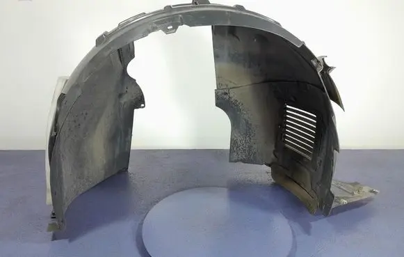 Front wheel arch liner splash guards