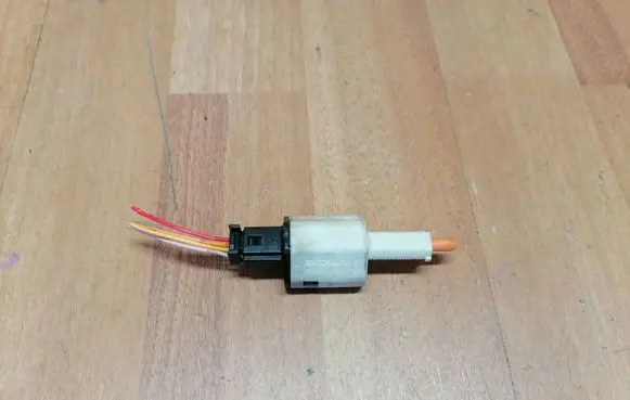 Renault Megane III Brake pedal sensor switch 253200005R
