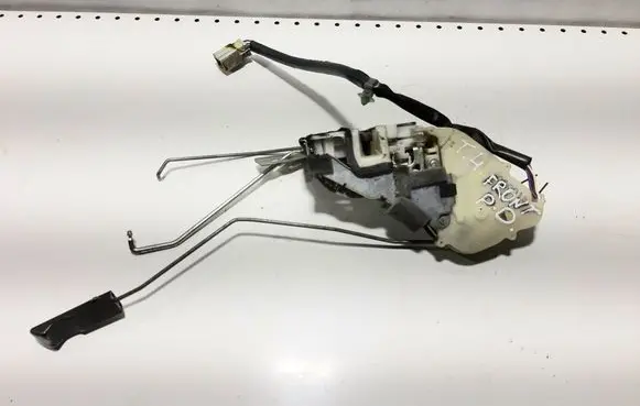 Honda CR-V Front door lock