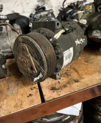 Renault Trafic III (X82) Air conditioning (A/C) compressor (pump) 8200848916A
