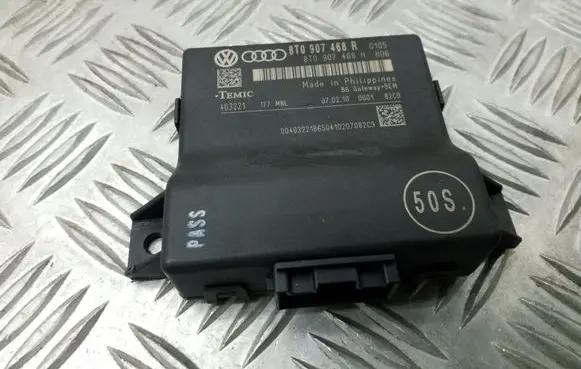 Audi A4 S4 B8 8K Gateway control module 8T0907468R