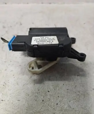 Volkswagen Golf V Air flap motor/actuator 3C0907511B CZ1168802900