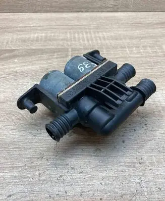BMW 5 E39 Coolant heater control valve 8374995 1147412137