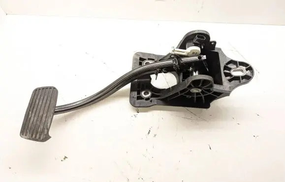 Chevrolet Tahoe Brake pedal 84742913