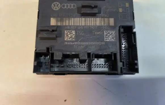 Volkswagen Touareg II Door control unit/module 4H0959792E 4H0959792F