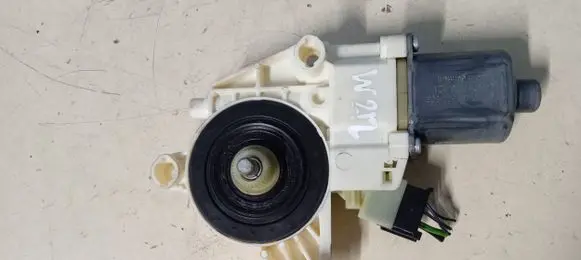 Mercedes-Benz E W212 Front door window regulator motor A2048200142