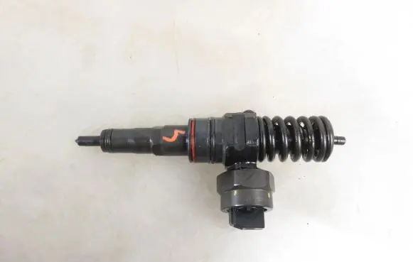 Audi A4 S4 B5 8D Fuel injector 038130073F