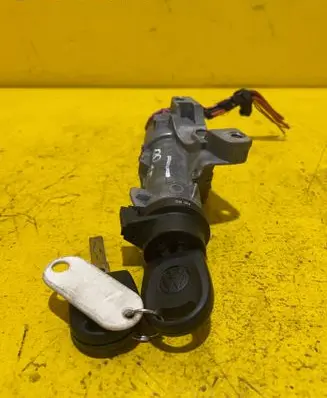 Volkswagen Polo IV 9N3 Ignition lock 4B0905851