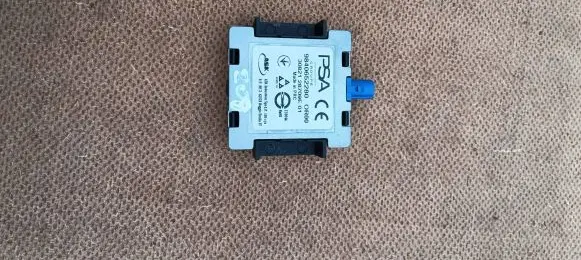Peugeot 208 Aerial antenna amplifier 9840652280