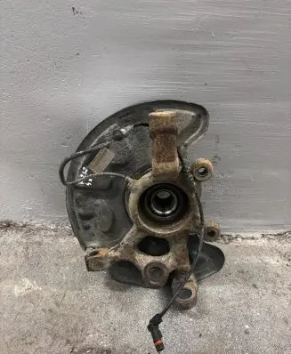 Mercedes-Benz E W212 Front wheel hub 2123304205