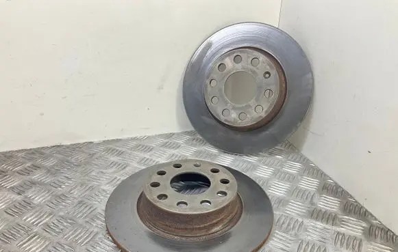 Volkswagen Golf VII Rear brake disc