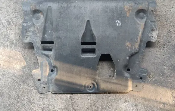 Volvo V70 Engine splash shield/under tray AG9N6P013
