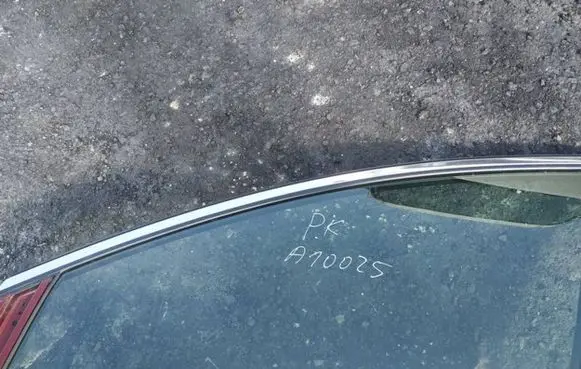 Mazda CX-7 Front door window glass four-door AS2