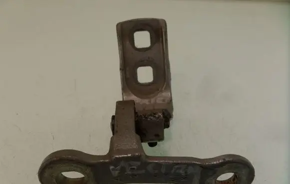 Opel Vectra C Front door lower hinge 