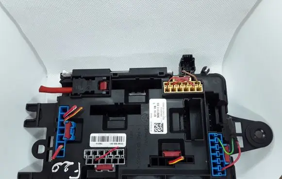 BMW 1 F20 F21 Fuse module 926111103 10688710 6114V8