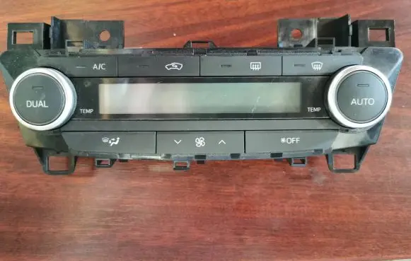 Toyota Avensis T270 Climate control unit 5590005640 E1108981