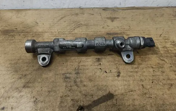 Lancia Delta III Fuel main line pipe 55215208 0445214192 0281002903