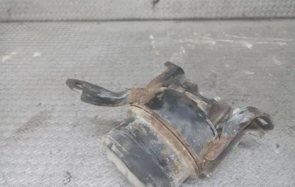 Toyota Avensis Verso Engine mount bracket