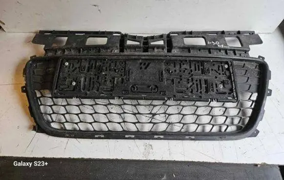 Hyundai i30 Front bumper upper radiator grill 865612L010