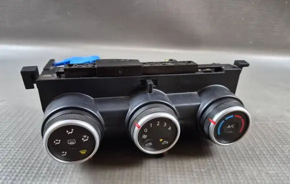 Dacia Duster II Climate control unit T679805