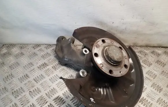 Rear wheel hub spindle/knuckle
