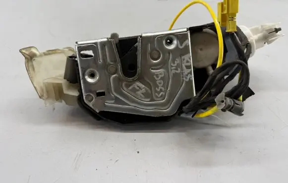 Mercedes-Benz S W220 Front door lock 2207205936