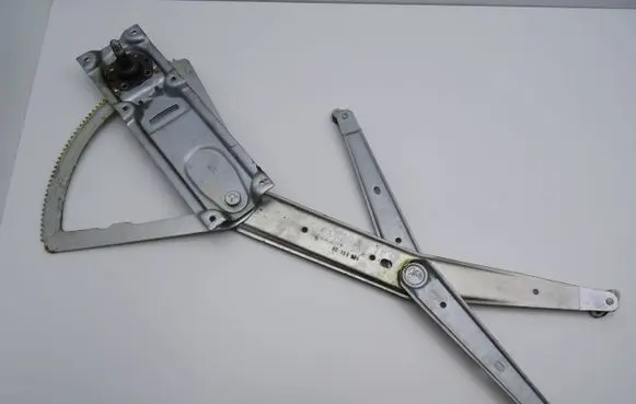Opel Corsa B Front door manual window regulator 90388866