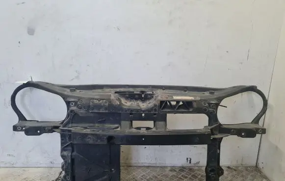 Volkswagen Polo Radiator support slam panel