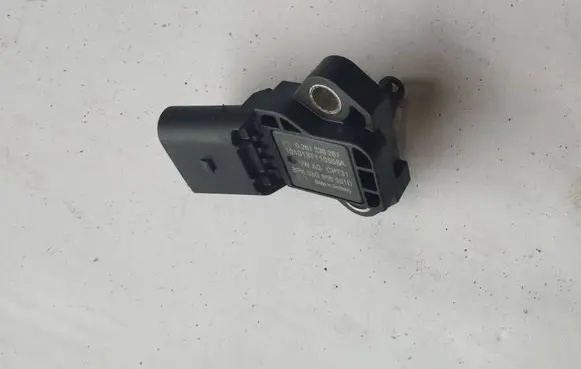 Volkswagen Polo V 6R Air pressure sensor 0261230267 101013T110558A 03G906051D