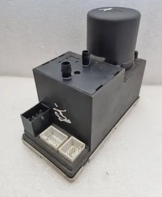 Audi A3 S3 8L Central locking vacuum pump 8L0862257A