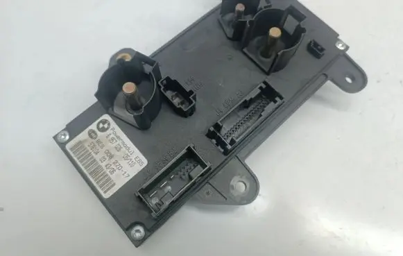 BMW 7 E65 E66 Power management control unit 6957026 8ES00827017 61316957026