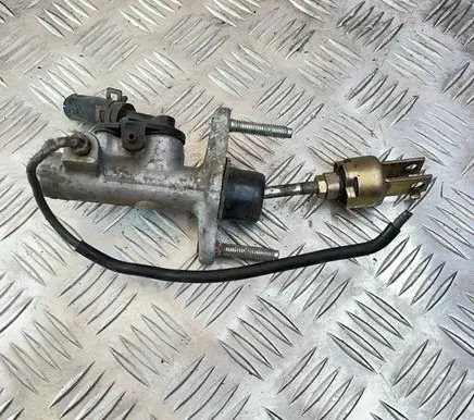 Toyota Avensis T220 Clutch master cylinder 31454-16010