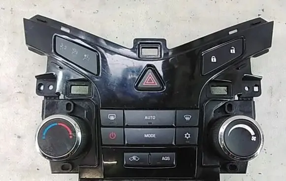 Chevrolet Cruze Climate control unit 3839408