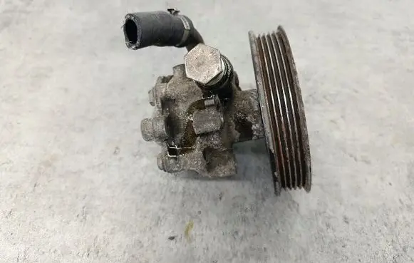 Volkswagen PASSAT B5.5 Power steering pump 8D0145156LKYB