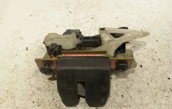 Volvo XC70 Tailgate/trunk/boot lock/catch/latch 754625