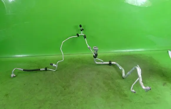 Infiniti Q30 Air conditioning (A/C) pipe/hose 924405DA4A