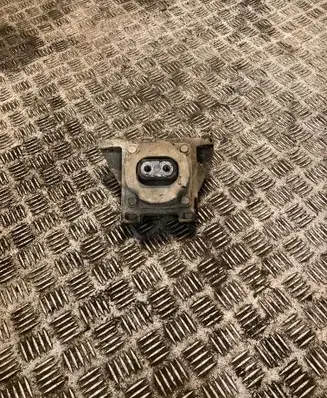 Chrysler 300 - 300C Gearbox mounting bracket 