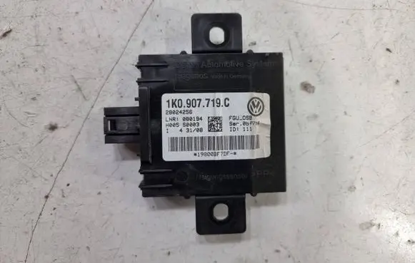Audi A3 S3 8P Alarm control unit/module 1K0907719C 28024256 19800BF7DF