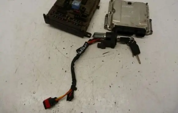 Citroen C5 Engine ECU kit and lock set 0281010808