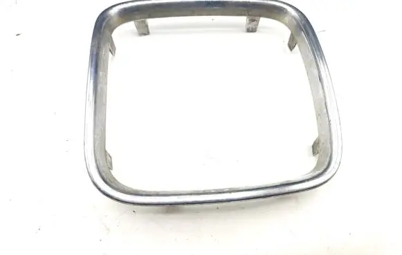 BMW 5 E34 Front bumper upper radiator grill 1973897