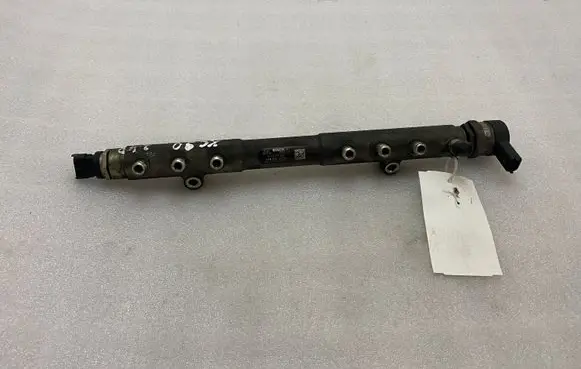 Volvo XC90 Fuel main line pipe 30757146 30750409