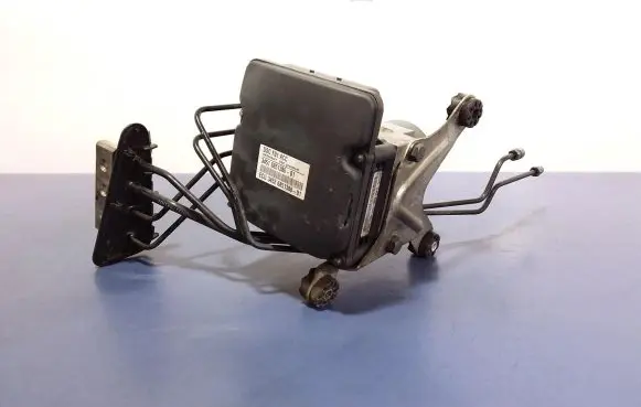 BMW 7 F01 F02 F03 F04 ABS Pump 6851386