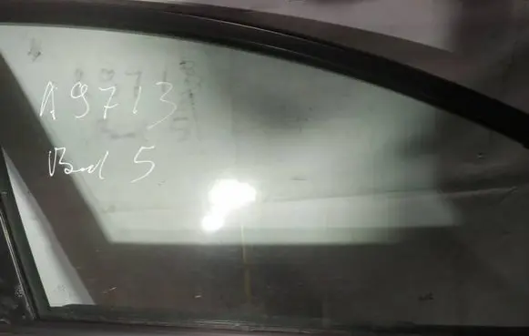 Mazda 5 Front door window glass four-door AS2