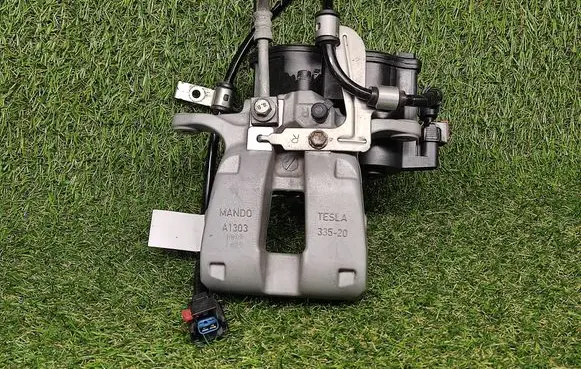 Tesla Model 3 Rear brake caliper 104462600B