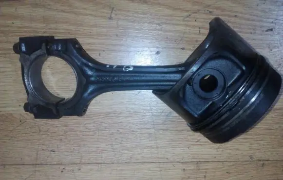 Mercedes-Benz E W124 Piston with connecting rod