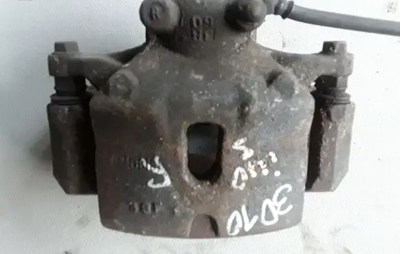 Hyundai i40 Front brake caliper 581103Z100