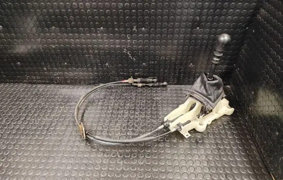 Peugeot 4007 Gear shifter/selector