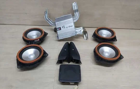 Toyota Prius (NHW20) Sound amplifier PIIJBLKOMPLET